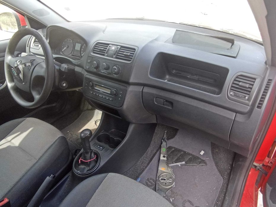 Шкода Фабиа / Skoda Fabia 1.2i - На части