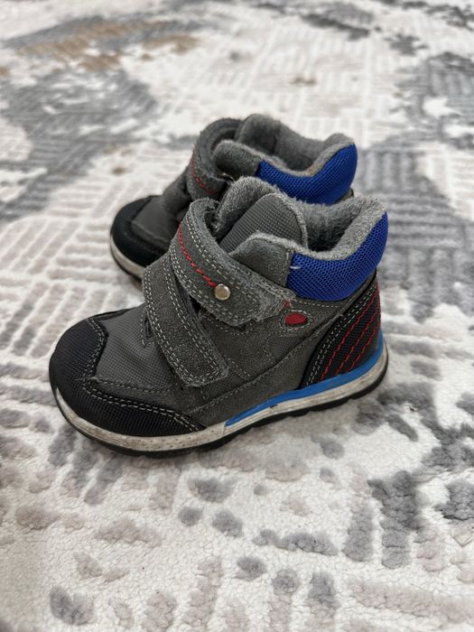 Продам ботинки на мальчика