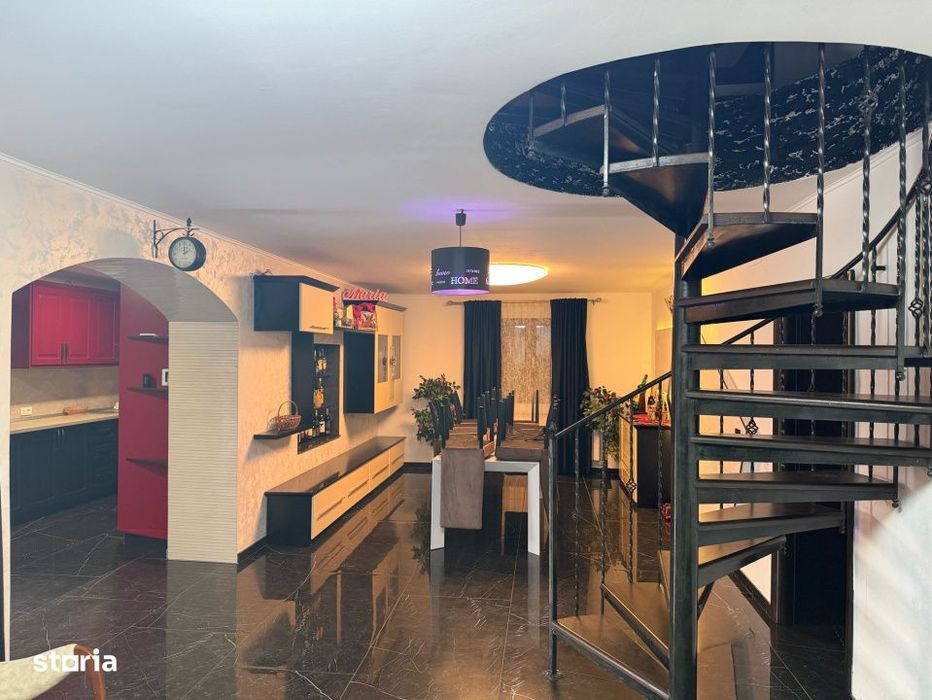 Casa 240 mp utili, 5000 mp teren + afacere la cheie, restaurant, zona