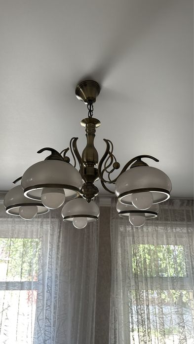 Продам люстру доя гостиной