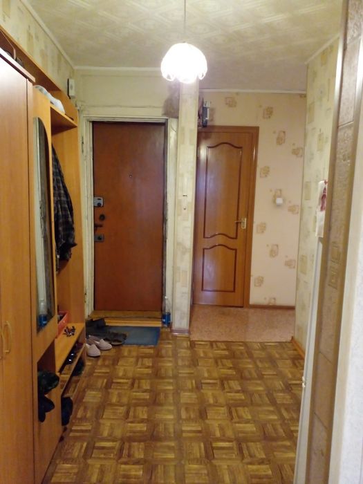 продам 4-х комнатную квартиру
