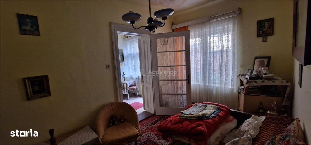 Resita Casa Singur in Curte Zona Muncitoresc