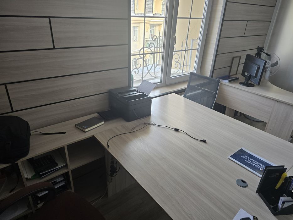 Офисные столы продам