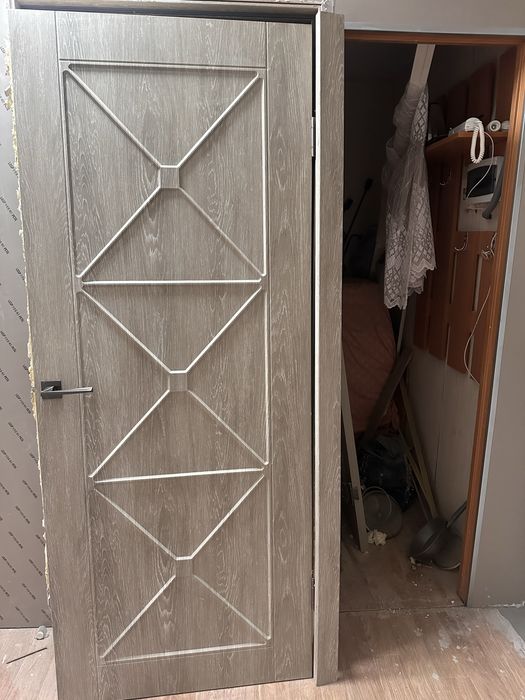 Продам межкомнатную БУ дверь