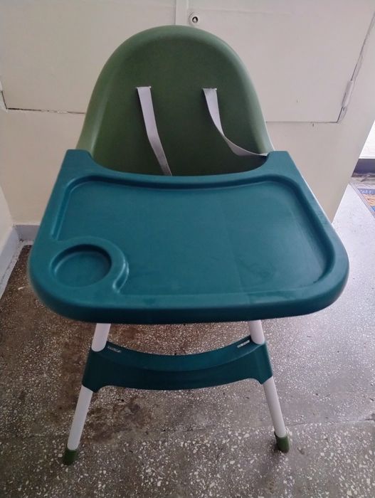 Scaun alimentație bebe.
