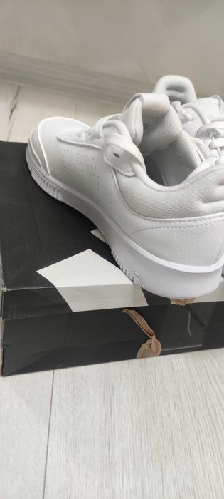 Маратонки adidas