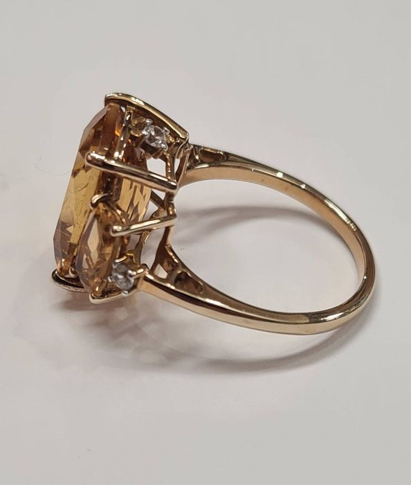 Inel realizat din aur galben 10k, cu citrinenaturale si cubic