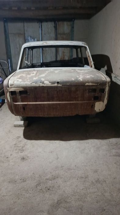 Vaz 21011 kuzof sotiladi