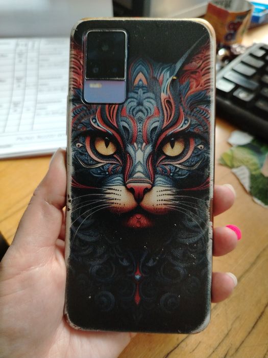 Продам телефон Vivo V21e