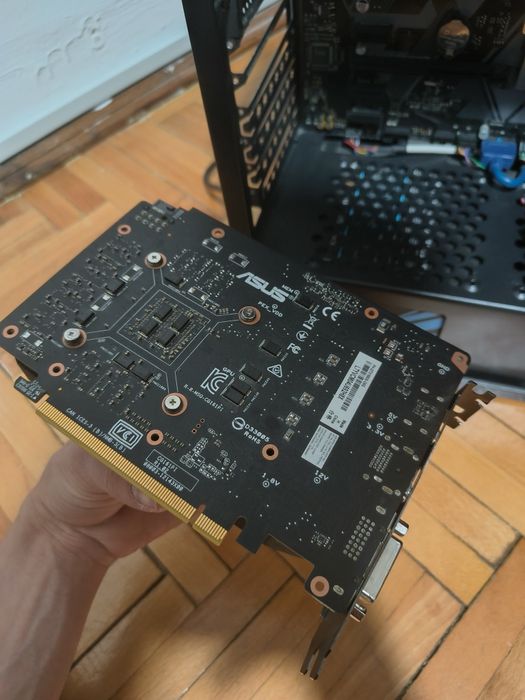 Placă video GTX 1660 SUPER