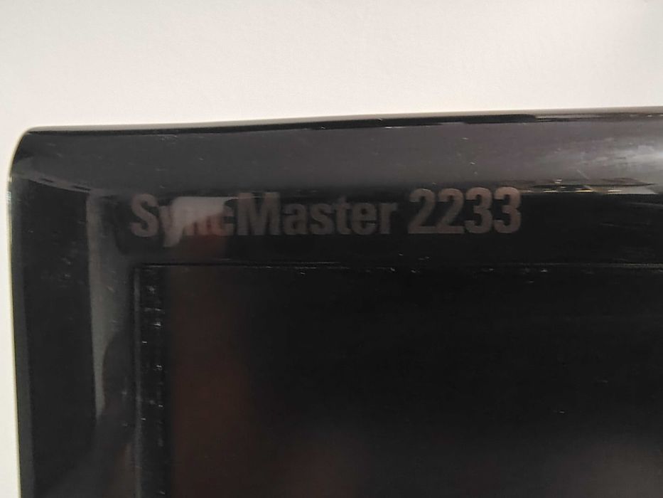 Монитор Samsung 22" (120Hz) + Водоустойчива геймърска клавиатура