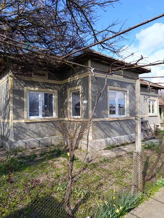 Продавам къща в с. Победа