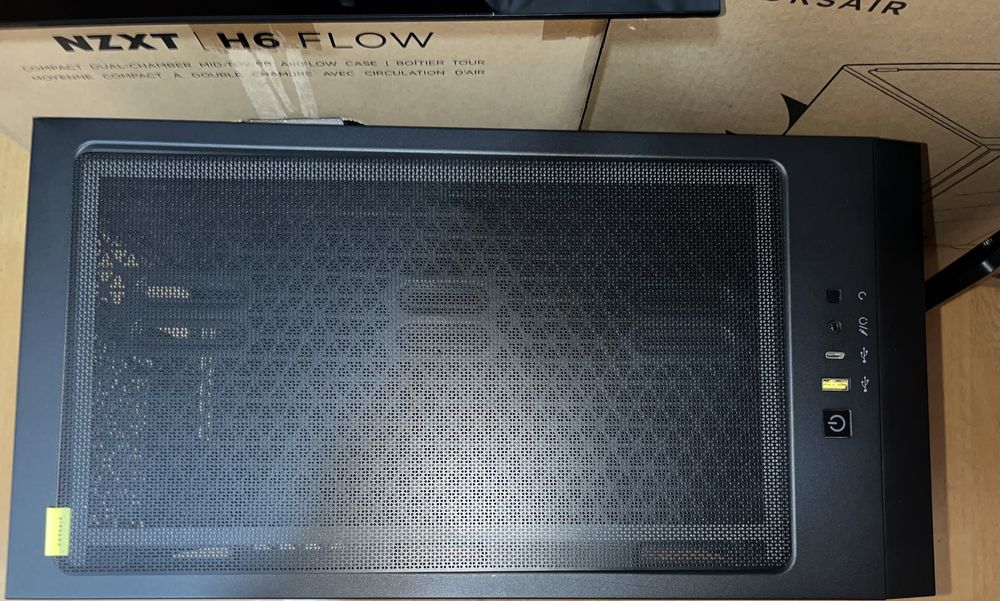 Carcasa PC Corsair iCUE 4000X Tempered Glass Mid-Tower ATX