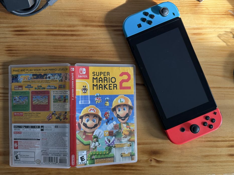 Nintendo Switch cu Super Mario Maker 2