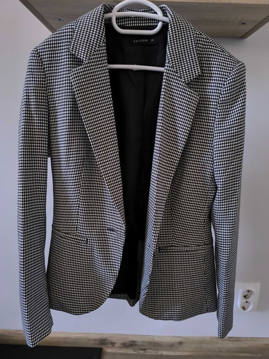 Дамско сако в отлично състояние, размер S (по 15 лв)