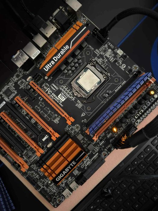 Дъно Дънна платка Gigabyte GA-Z97X-SOC 1150 НЕ РАБОТИ