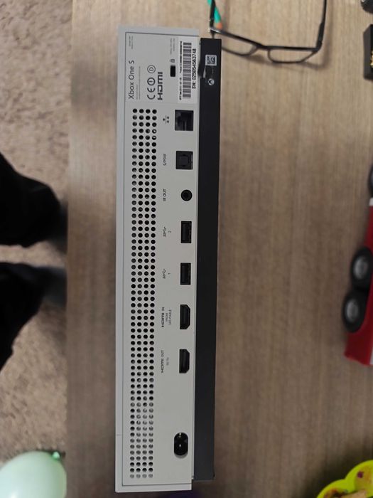 consola Xbox One S 500gb + controller wireless proveniență Anglia