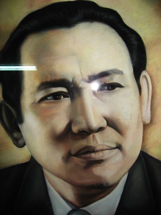 Портреты по фото на заказ углем, цветными карандашами