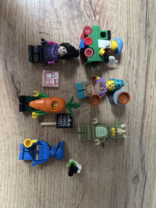 Продам лего фигурки 24 , 25