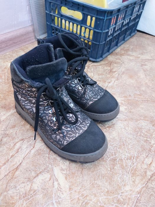 Продам ботинки осенние