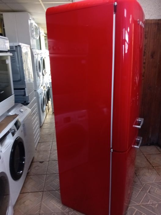 Като нов червен комбиниран хладилник с фризер Smeg  ретро дизайн