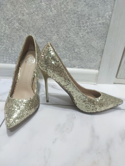 Туфли привозные из Англии.