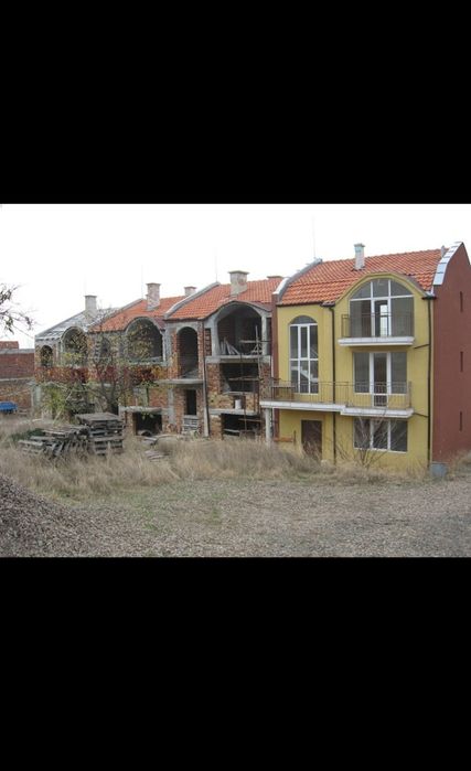 Продават се 5 къщи 1184кв.м