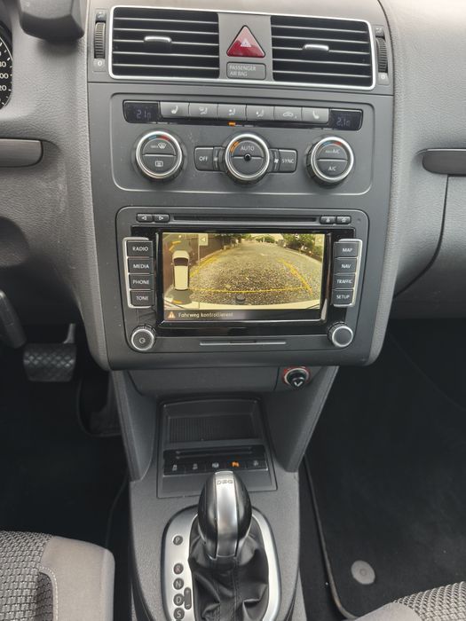 VOLKSWAGEN Touran 2015 — imagine 4