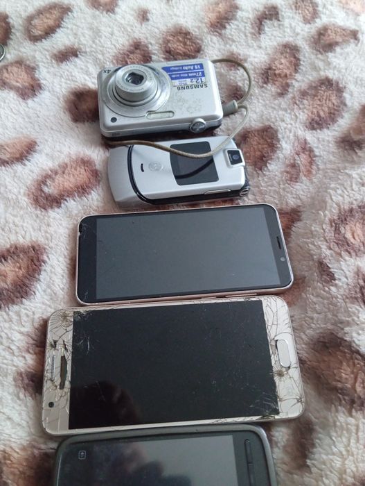 продам телефоны на запчасти