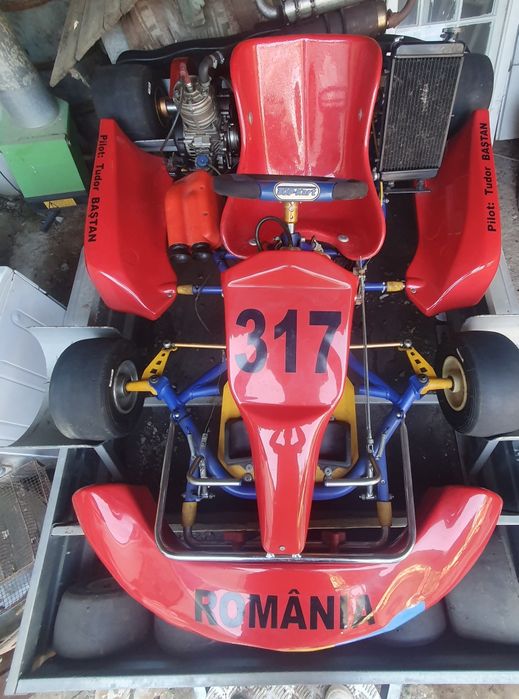 Vând Kart plus remorcă