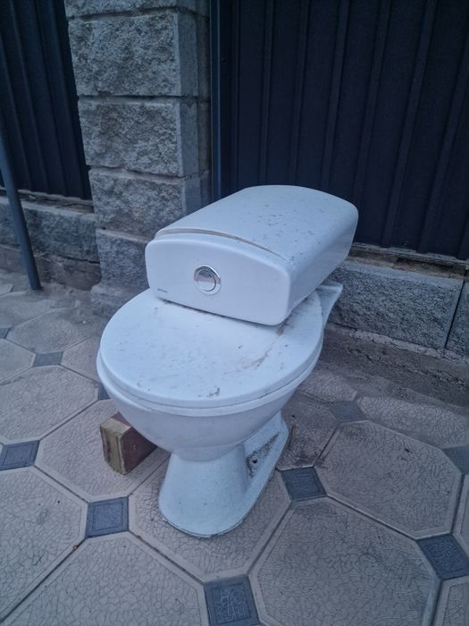 Унитаз белый б/у