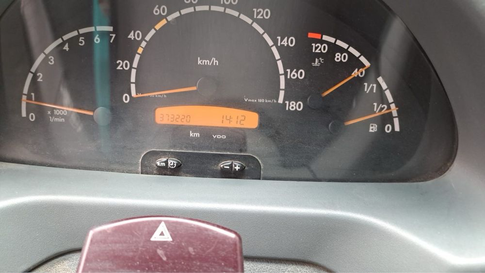 Mercedes-Benz 2002
