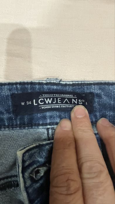 Продавам дънки размер 34