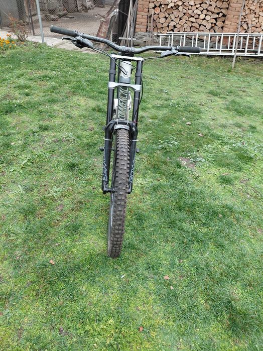 Продавам DH велосипед Commencal Supreme V4 Мулет
