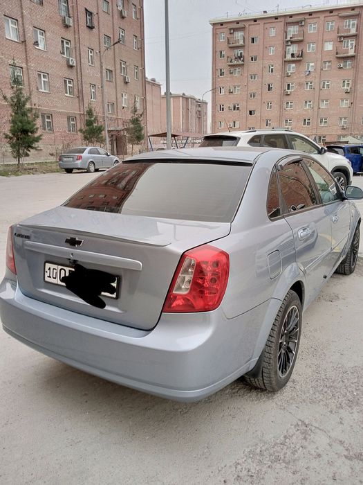 Автомобиль Шевроле ласетти