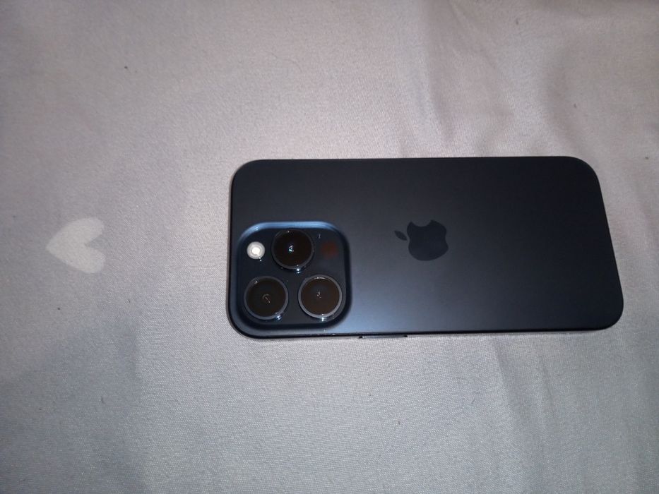 Продавам Iphone 15 pro използван без забележки