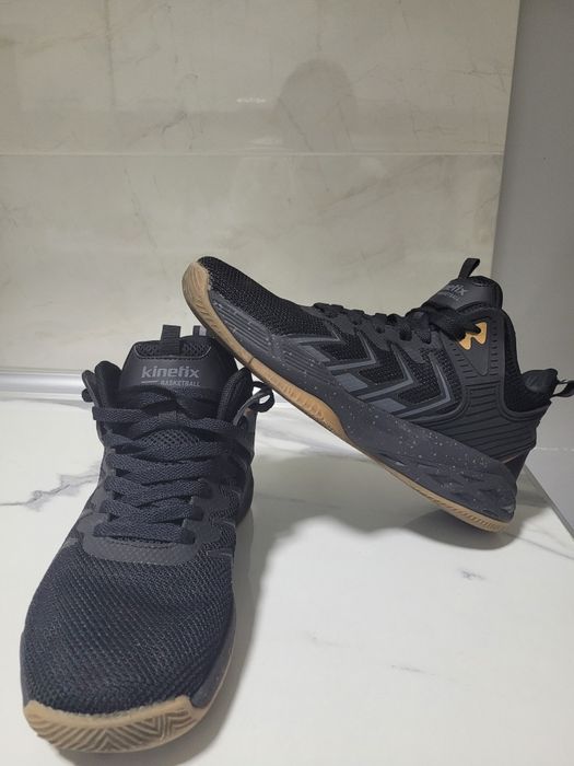 Мужское кроссовка