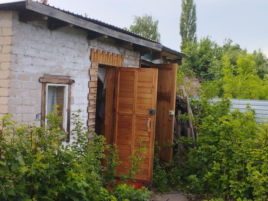 Продаётся дача — база для садовых супергероев!