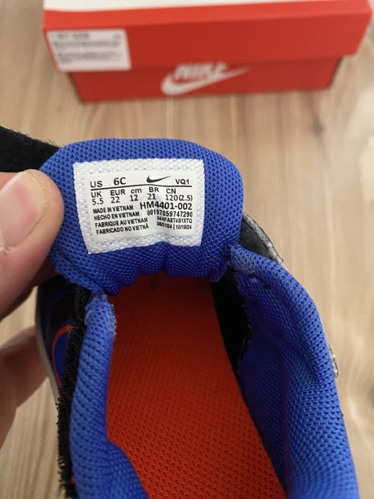 Обувки и маратонки NIKE