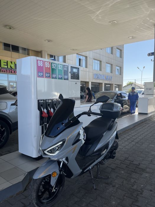 Продам Benelli макси-скутер.