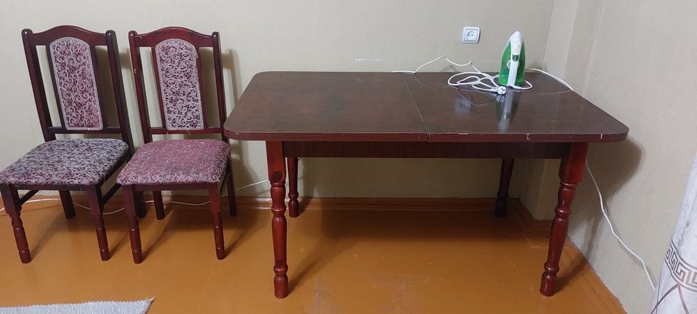 Стол со стульями,самовывоз