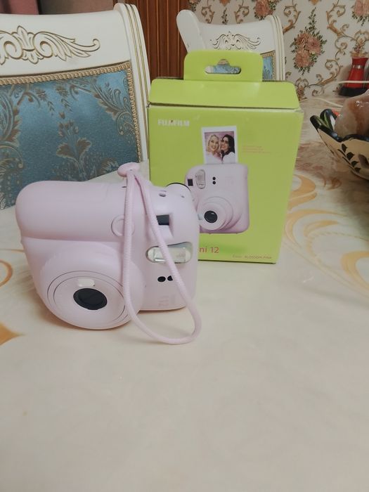 Instax 12 mini розовый с 4 плёнками