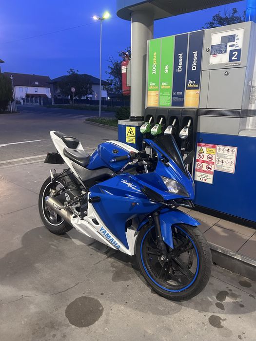 Yamaha YZF-R125 2011