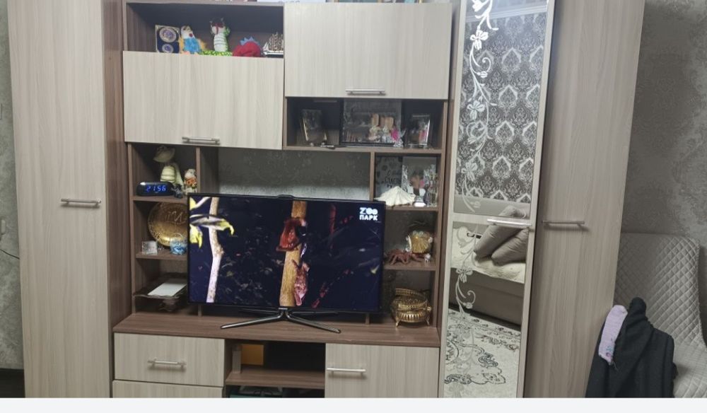 Продам.    стенку-горку