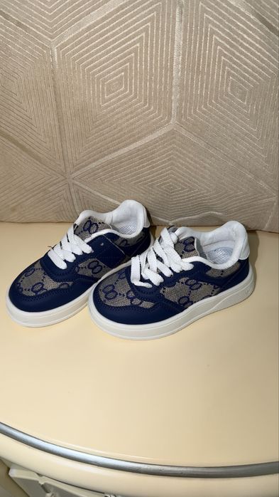 Детские кроссовки, размер 26