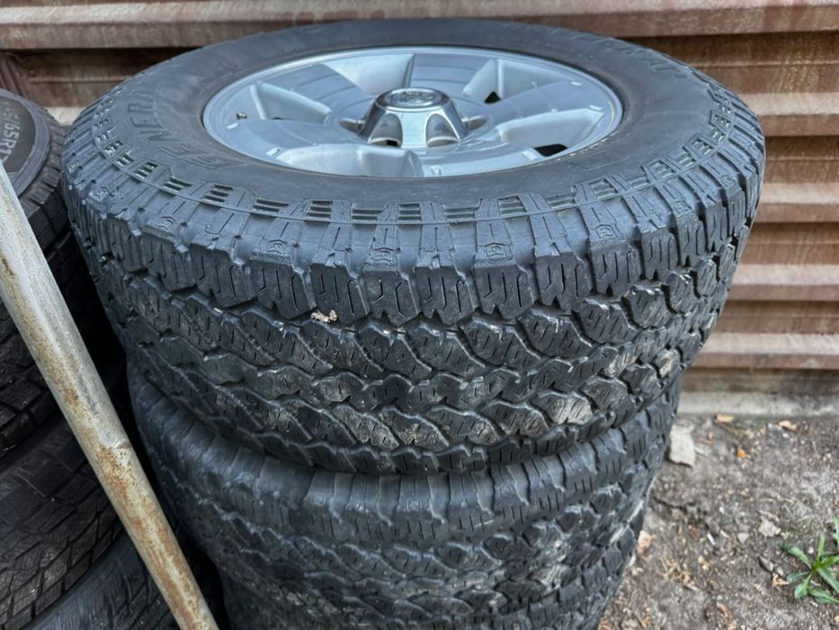 Диски от 4Runner 215 оригинальные с АТ шинами