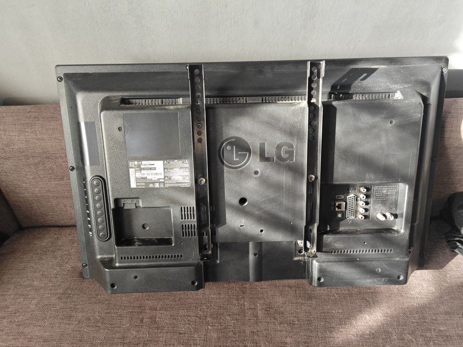Телевизор LG (ЖК)