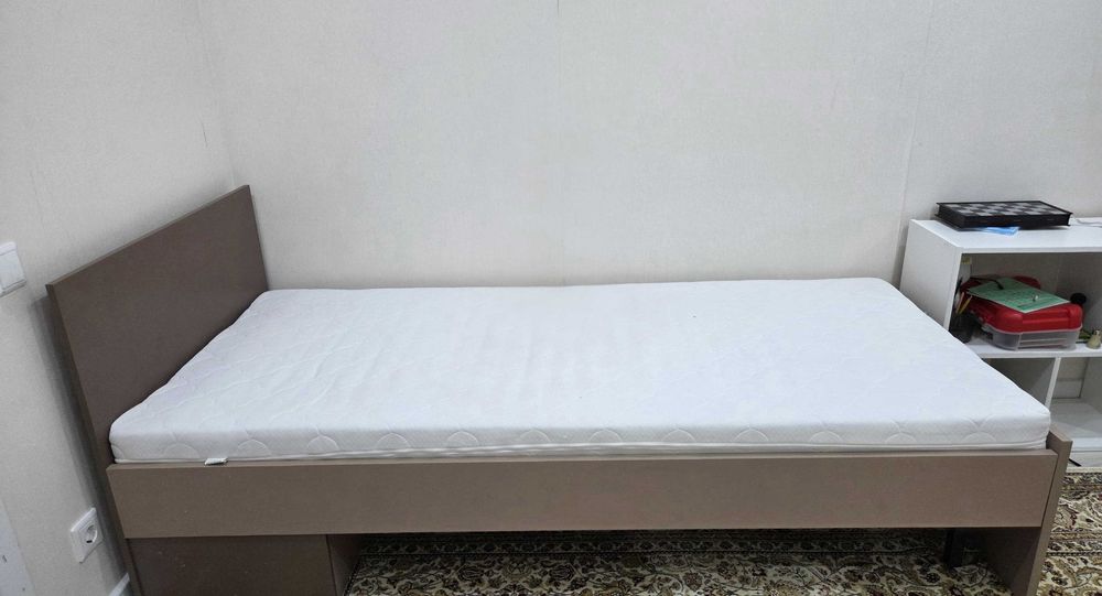 Кровать 200см×90см