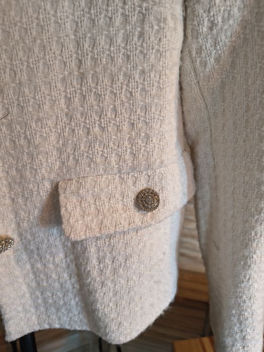 Zara, sacouri noi fără etichetă albe , elegante.