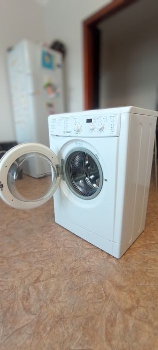 Продам стиральную машинку INDESIT